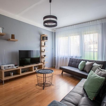 Center Home Apartman Oroshaza Exterior photo